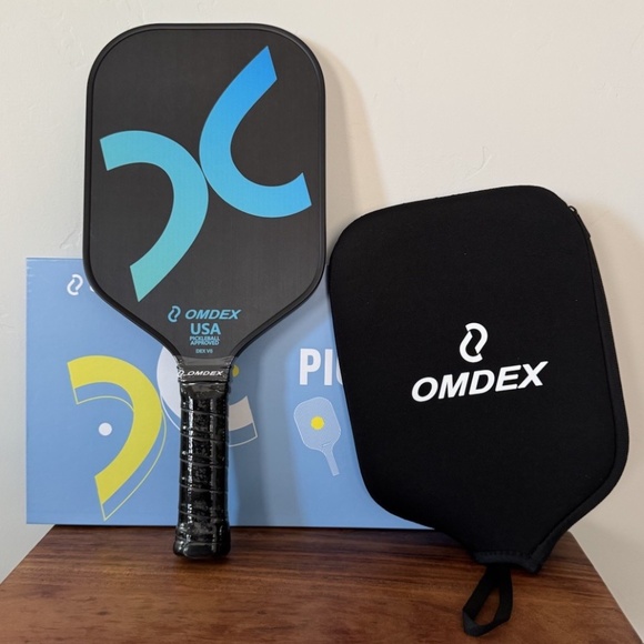 Pickleball Paddle Carbon Fiber with Protective Cover (NEW) - Picture 1 of 6